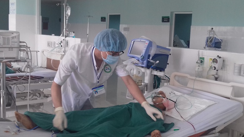 a-trung-dang-duoc-cap-cuu-tai-benh-vien-1515303004