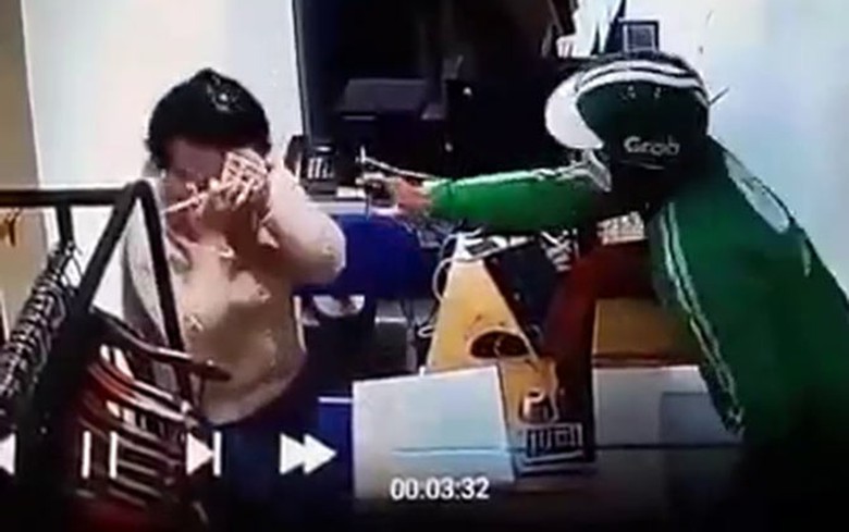 Su-that-bat-ngo-ve-clip-tai-xe-Grab-xit-hoi-cay-nh