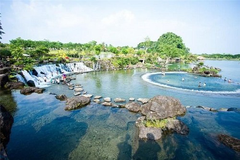 c&ocirc;ng vi&ecirc;n suối mơ.