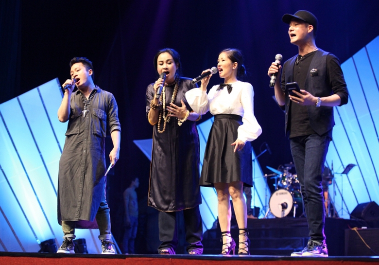 Xem-cac-ca-si-hang-dau-say-sua-tong-duyet (23)