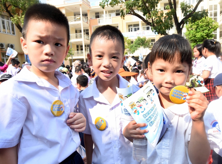 cung-meo-may-doraemon-tuyen-truyen-atgt (21)