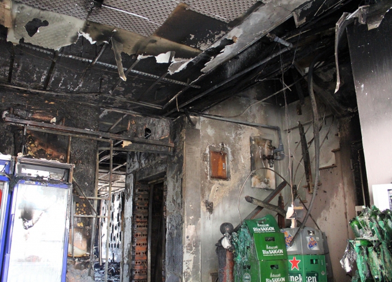 hai-hung-nhin-thiet-ke-kieu-lo-cot-sau-vu-chay-qua