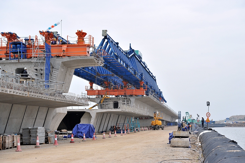 ngam-cau-vuot-bien-dai-nhat-dong-nam-a-sap-khanh-t