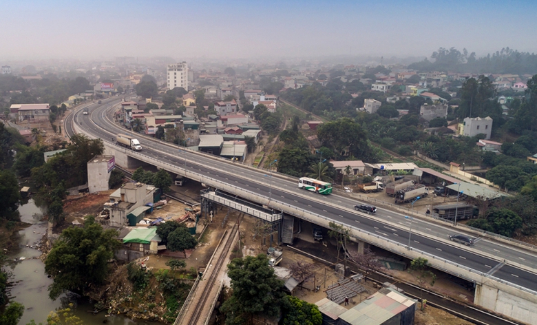 quoc-lo-1-rong-thenh-thang-don-tet (7)
