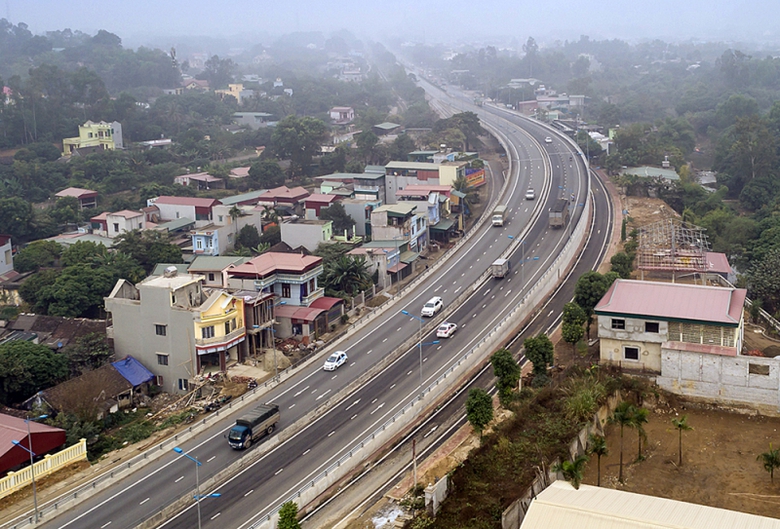 quoc-lo-1-rong-thenh-thang-don-tet (2)