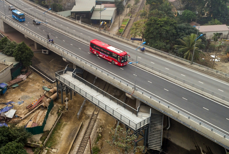 quoc-lo-1-rong-thenh-thang-don-tet (3)