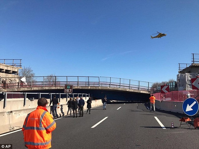 3E1D058700000578-4297886-image-a-32_1489075464420