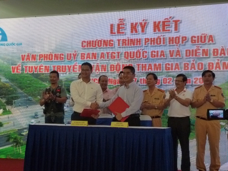 Lễ k&yacute; kết giữa UBAGT GQ v&agrave; diễn đ&agrave;n Otosaigon