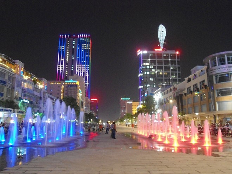 đ&agrave;i phun nước nghệ thuật