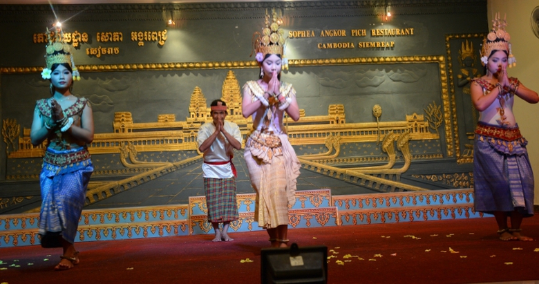 Ở c&aacute;c nh&agrave; h&agrave;ng b&igrave;nh d&acirc;n Những điệu m&uacute;a Astara độc 