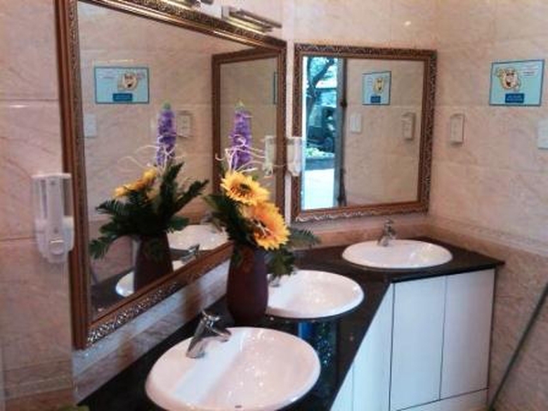 nh&agrave; vệ sinh c&ocirc;ng cộng