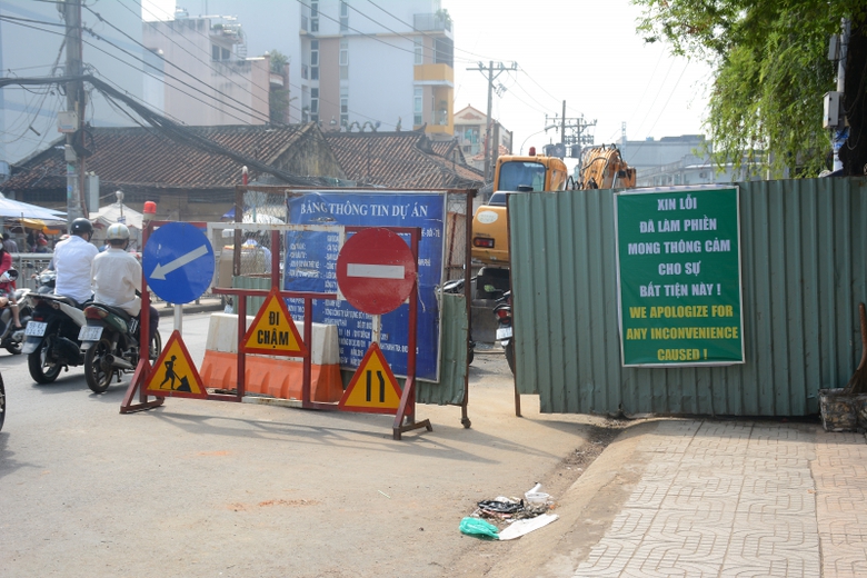 Nhiều c&ocirc;ng tr&igrave;nh vi phạm kh&ocirc;ng treo biển b&aacute;o th&ocirc;ng