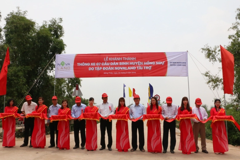 Nguy&ecirc;n Chủ tịch nước Trương Tấn Sang c&ugrave;ng c&aacute;c đại 