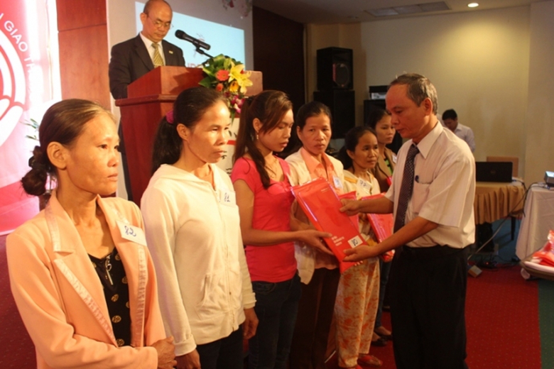 Uy- ban- ATGT- Quoc- gia- ho- tro- con- em- nan- n