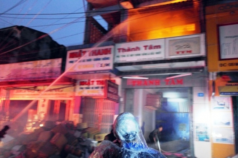 Ba- hoa- vieng- cua- hang- kinh- doanh- phu- tung-