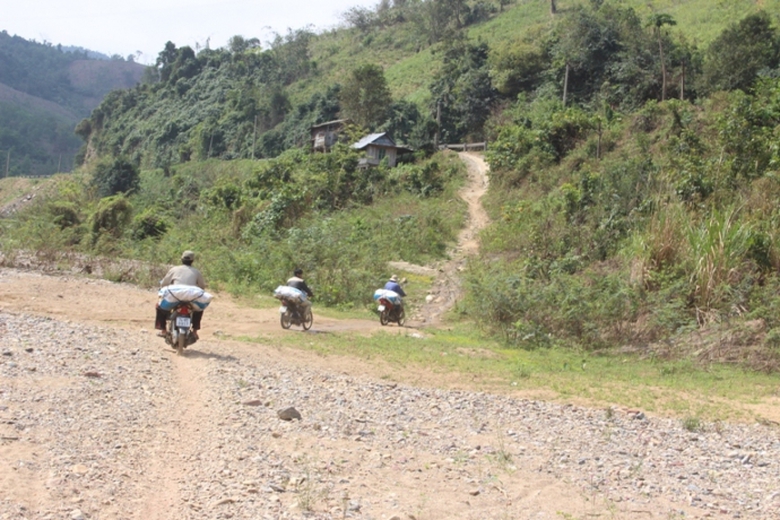 Dan- ban- Cu- Pua- cuc- nhoc- cong- san- qua- song