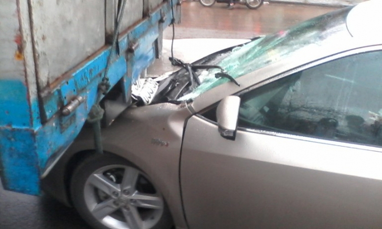 Camry- 4- cho- chui- dit- xe- tai- tren- QL1- Quan