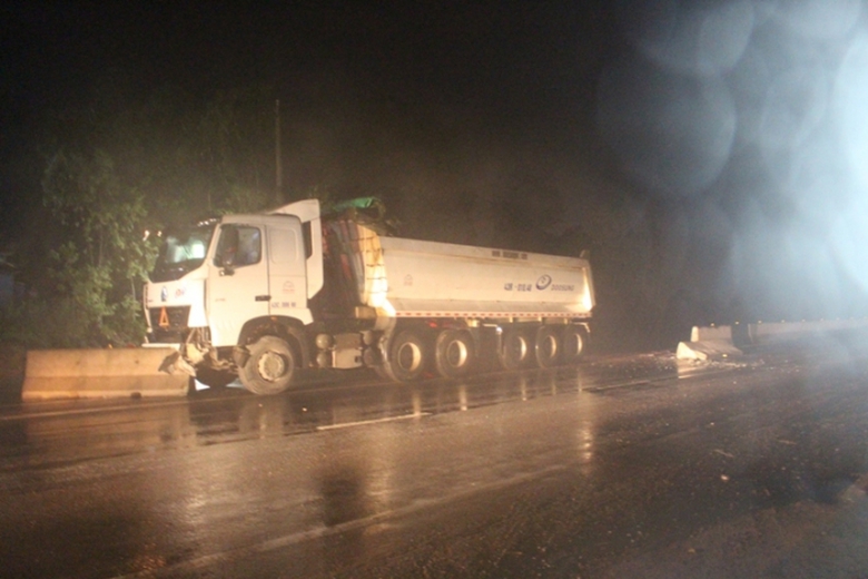 Dam- dai- phan- cach- xe- dau- keo- toac- dau- tre