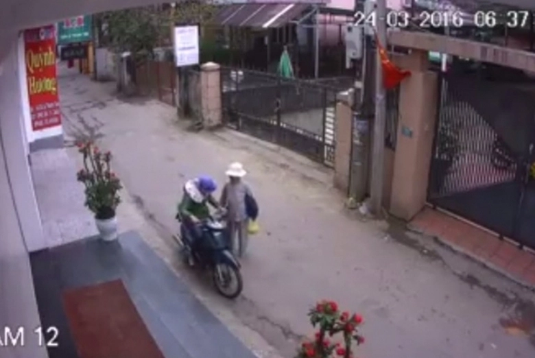 Tac- gia- trong- clip- gay- xon- xao- son- tien- k
