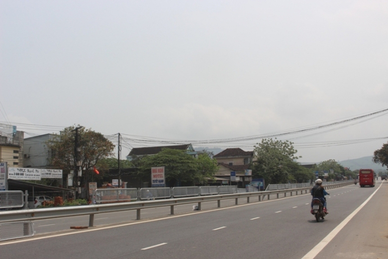 Bo- tay- truoc- nan- pha- luoi- chong- loa- QL1- H