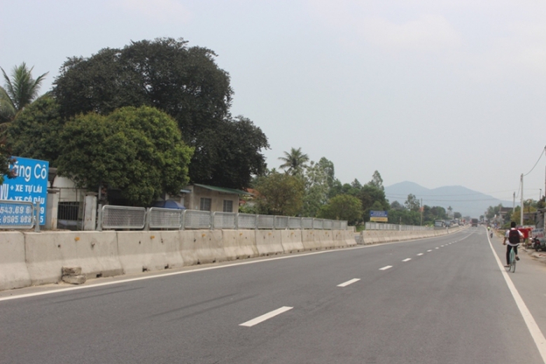 Bo- tay- truoc- nan- pha- luoi- chong- loa- QL1- H