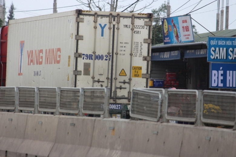 Bo- tay- truoc- nan- pha- luoi- chong- loa- QL1- H