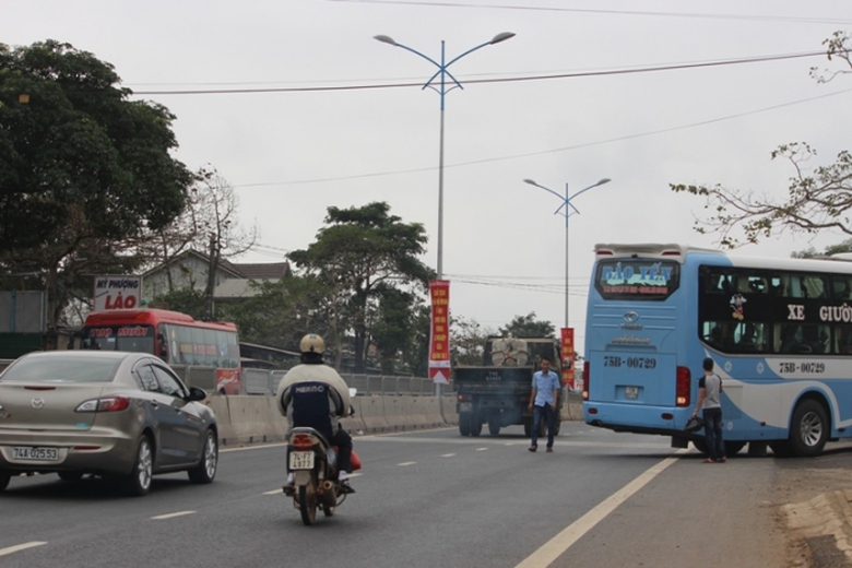 Bo- tay- truoc- nan- pha- luoi- chong- loa- QL1- H