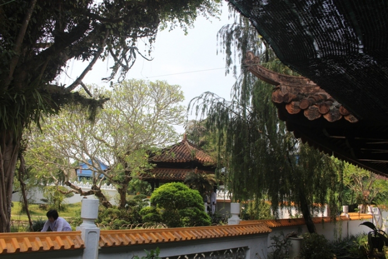 Tan- thay- kinh- Phat- khac- tren- la- boi- 2.000-