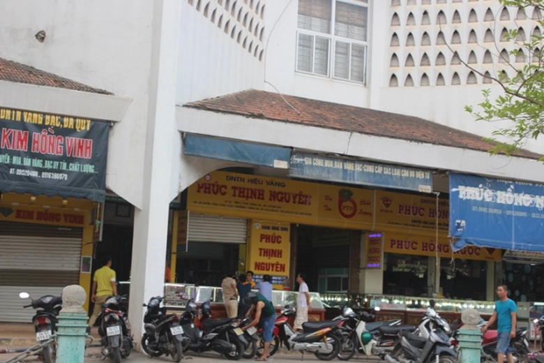 Mot- tiem- vang- tai- cho Dong- Ha- bi- trom- dot-