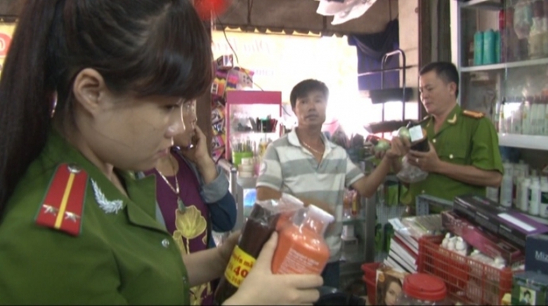 Tich- thu- tieu- huy- 53- mat- hang- my- pham- kho