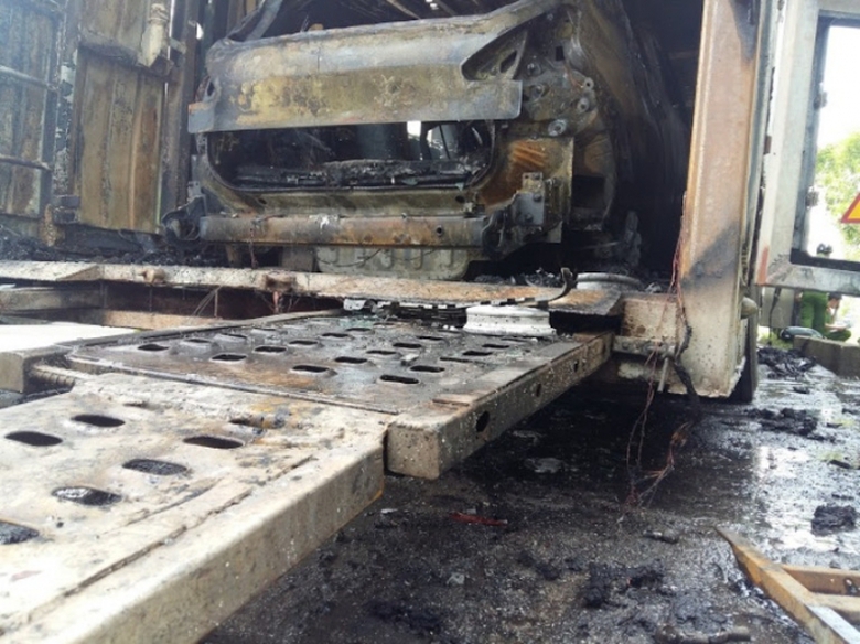 Xe- dau- keo- cho- 6- xe- hop- chay- ngun- ngut- t