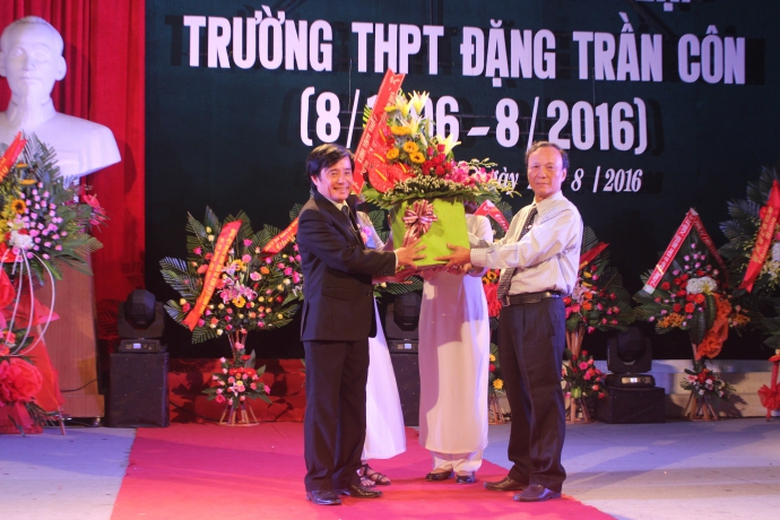 Khang- dinh- thuong- hieu- cua- mot- co- so- giao-