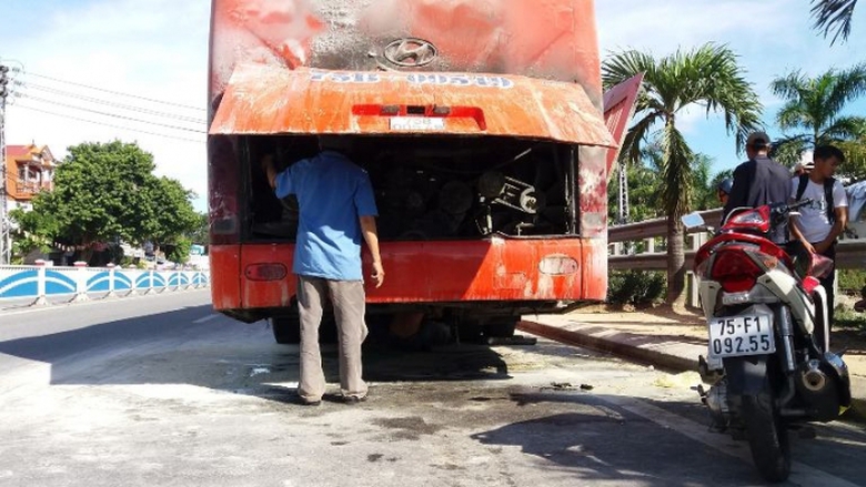 Dap- kip- thoi- ba- hoa- tren- xe- giuong- nam- ch