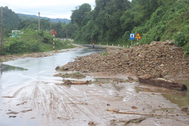 Anh- Mua- lon- sat- lo- hang- loat- vi- tri- duong