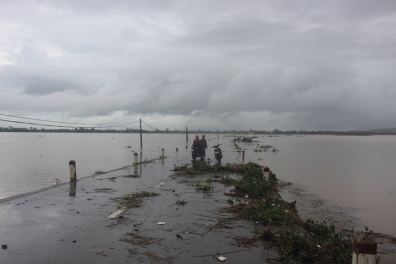 Nhieu- tuyen- duong- o- Vinh- Linh- van- con- nuoc