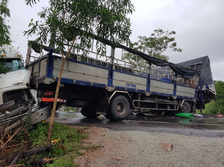 Ca- 3- xe- TNGT- lien- hoan- tren- duong- tranh- H