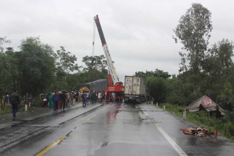 Ca- 3- xe- TNGT- lien- hoan- tren- duong- tranh- H