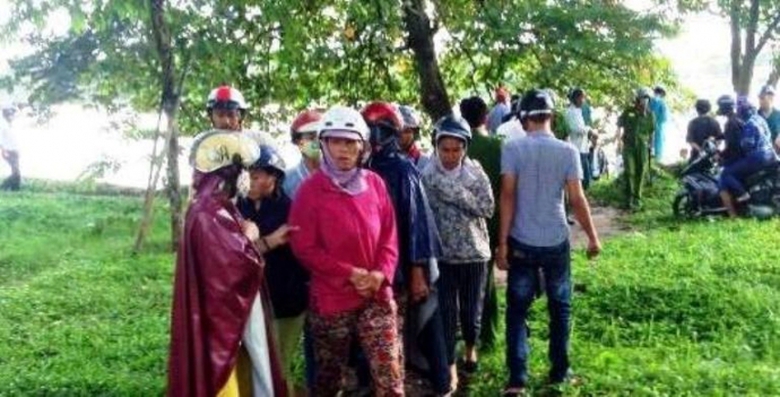 Noi- cha- dung- xe- di- ve- sinh- roi- bat- ngo- n