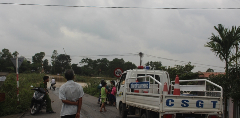 Mua- lu- tai- Cam- Lo- khien- 2- nguoi- mat- tich-