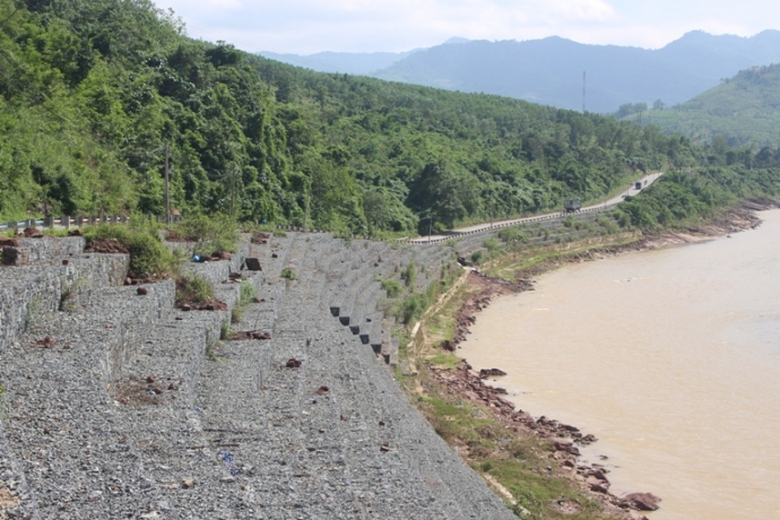 Cang- minh- khac- phuc- sat- lo- tren- duong- HCM-