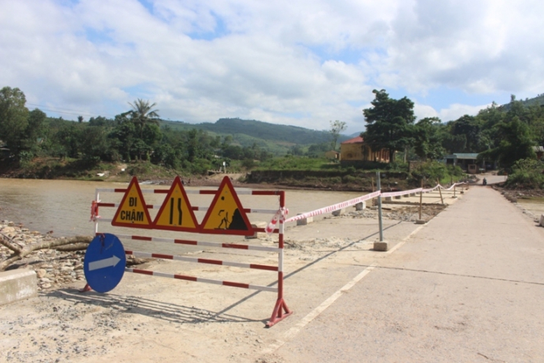 Cang- minh- khac- phuc- sat- lo- tren- duong- HCM-