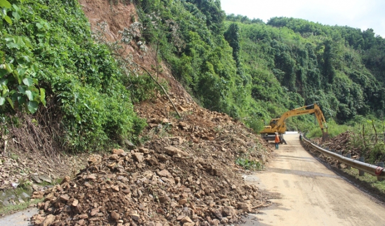 Cang- minh- khac- phuc- sat- lo- tren- duong- HCM-