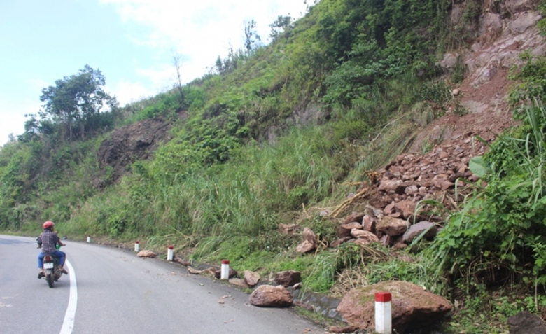 Cang- minh- khac- phuc- sat- lo- tren- duong- HCM-