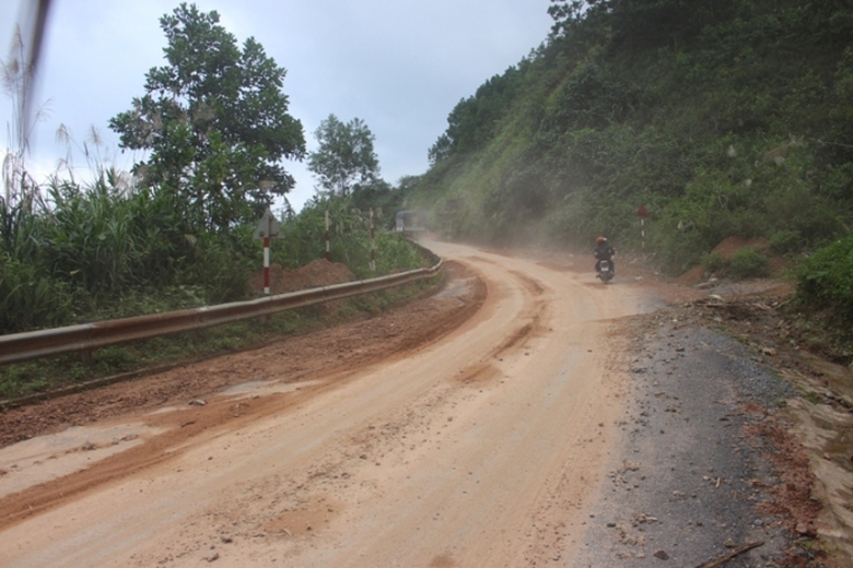 Cang- minh- khac- phuc- sat- lo- tren- duong- HCM-