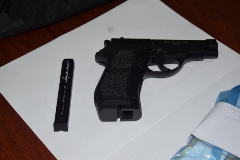 Ke- cuop- ngan- hang- cat- giau- sung- nha- nguoi-