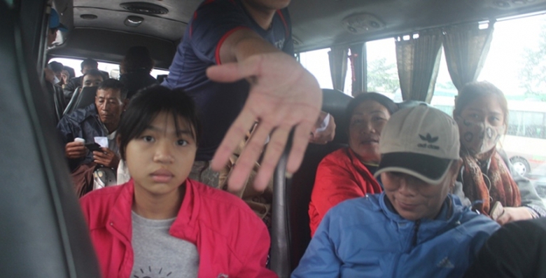 Xe- khach- Da- Nang- ra- Hue- chieu- 28- Tet- day-