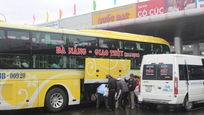 Xe- khach- Da- Nang- ra- Hue- chieu- 28- Tet- day-