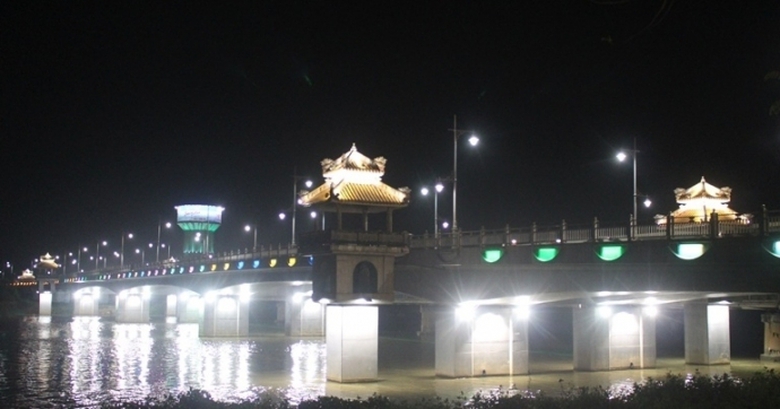 Co- do- Hue- ruc- ro- sac- mau- don- Xuan- Dinh- D