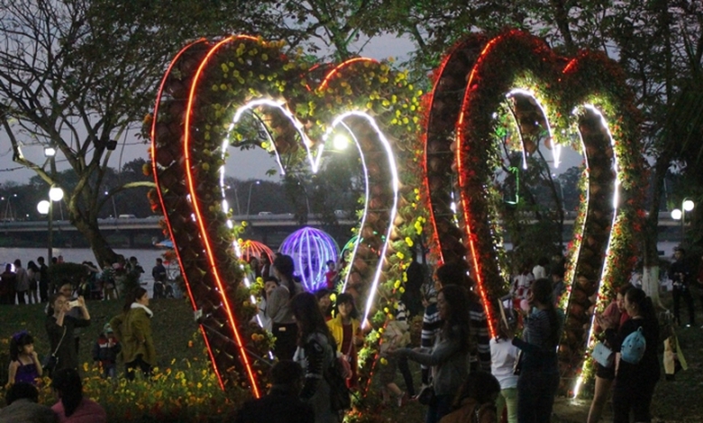 Mung- 3- Tet- cong- vien- hoa- co- do- Hue- dong- 