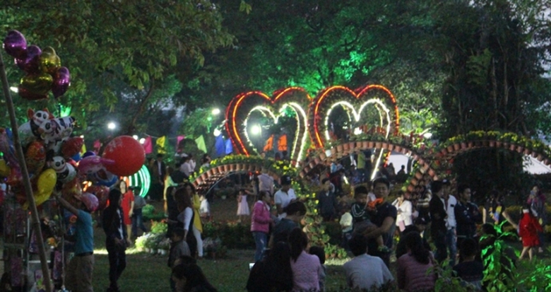 Mung- 3- Tet- cong- vien- hoa- co- do- Hue- dong- 